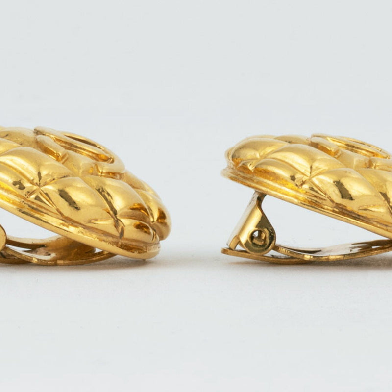 Matelasse Round Clip-On Earrings Metal