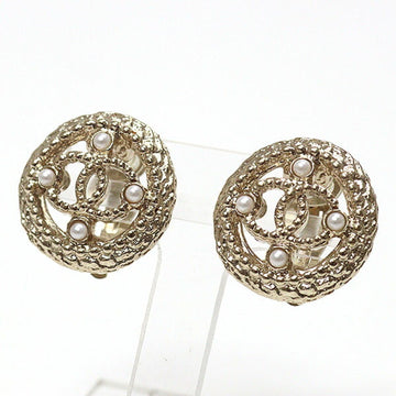Chanel Cc Logo Clip-On Earrings Gold-
