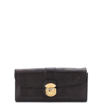 Louis Vuitton Amelia Clutch Mahina