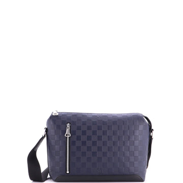 Louis Vuitton Discovery Messenger Bag