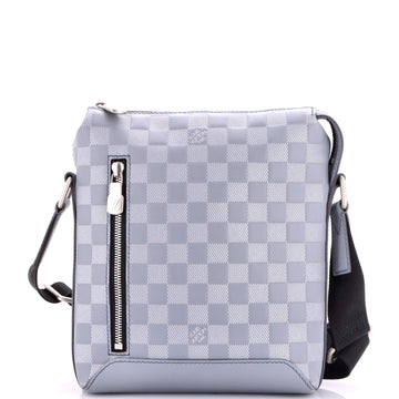 Louis Vuitton Discovery Messenger Bag