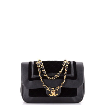 Chanel Paris-Cosmopolite Textured Cc