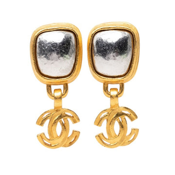 Chanel Cc Logo Clip-On Earrings Gold-