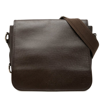 Louis Vuitton Taiga Andrei Pre-Loved