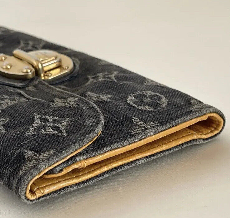 Louis Vuitton Portefeuille Amelia Black