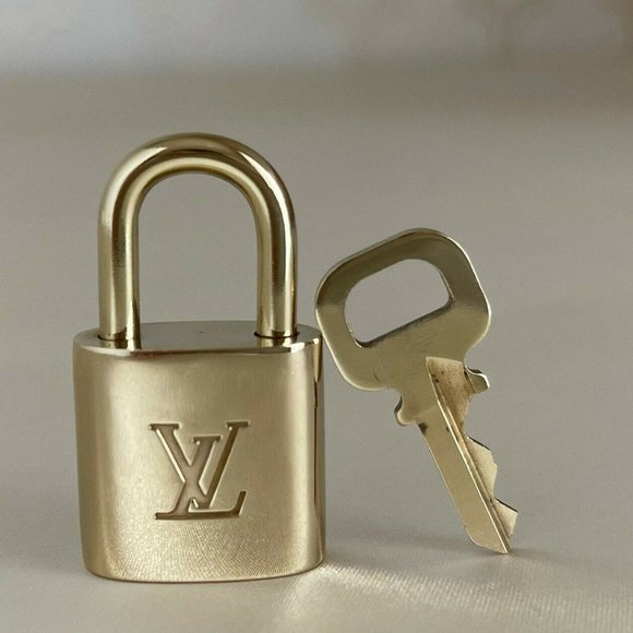 Auth Louis Vuitton Padlock Lock and Key wh Unbranded Choker Chain
