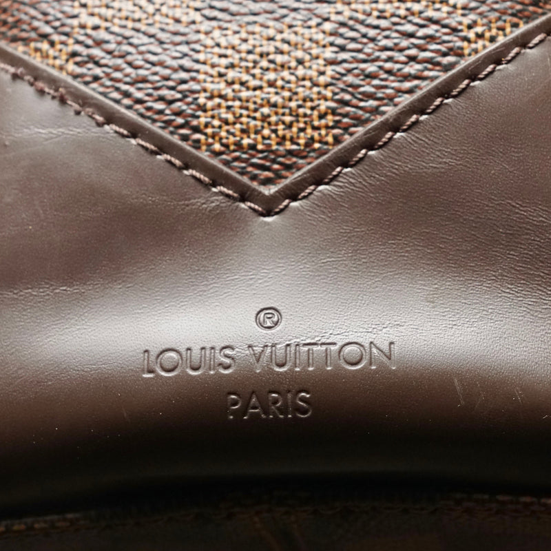 Pre-loved authentic Louis Vuitton Kensington Crossbody sale at jebwa