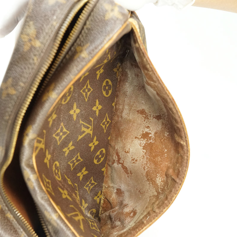Pre-loved authentic Louis Vuitton Compiegne 28 Clutch sale at jebwa.