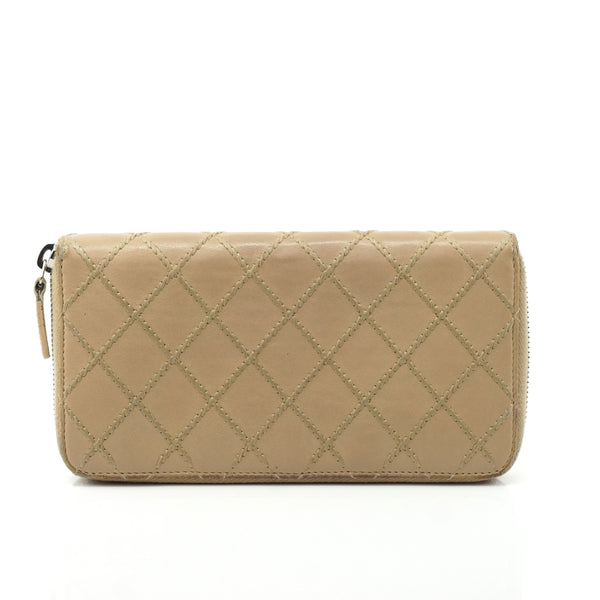 Pre-loved authentic Chanel Zippy Wallet Beige Leather sale at jebwa.