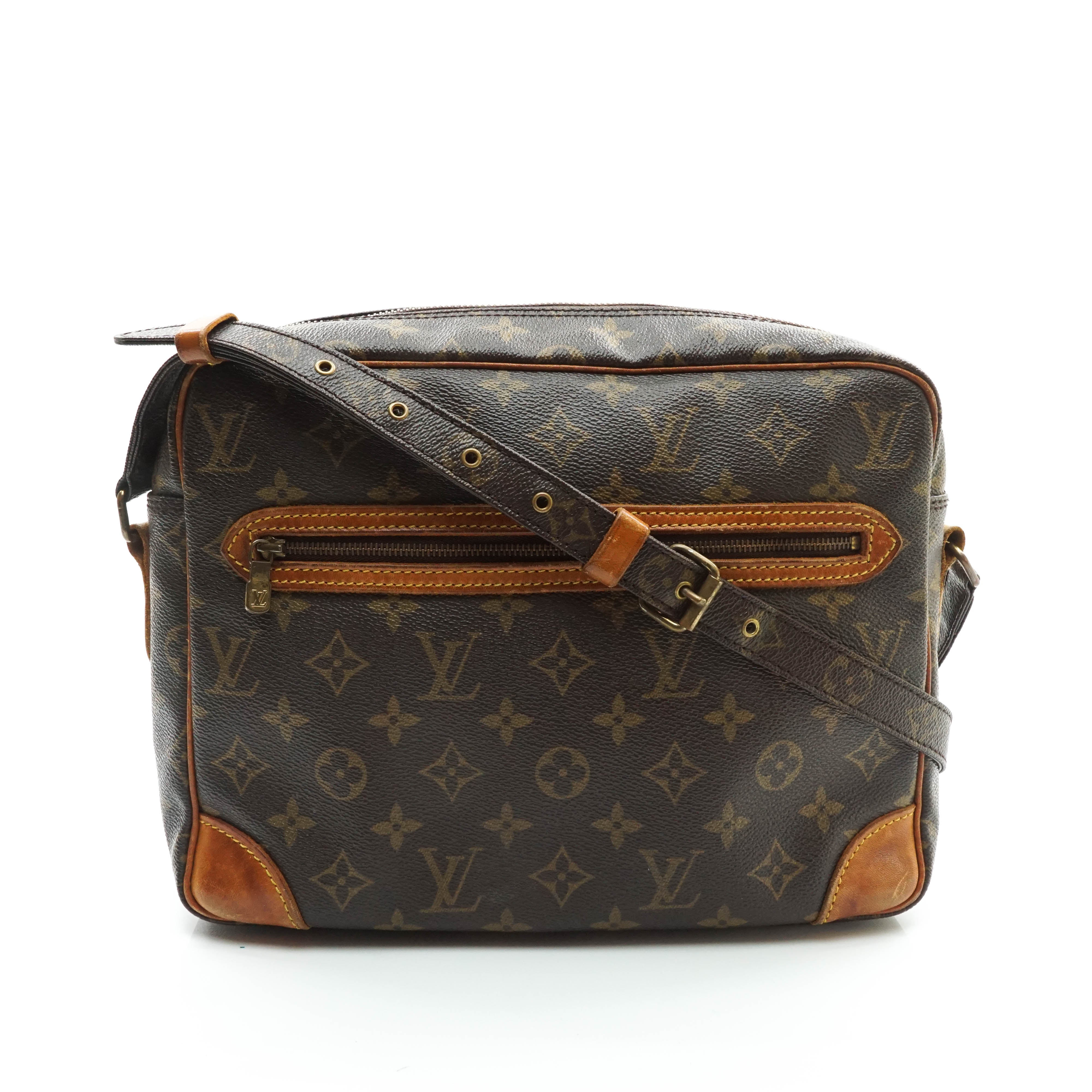Louis Vuitton crossbody bag $775 #louisvuitton #lvmessenger