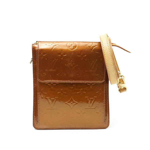 Pre-loved authentic Louis Vuitton Crossbody Bag Medium sale at jebwa.