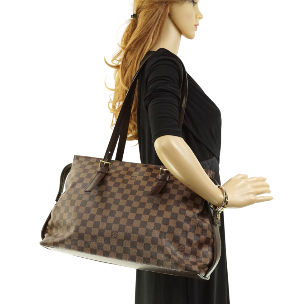 Chelsea cloth handbag Louis Vuitton Brown in Cloth - 34268620