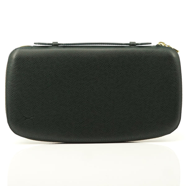 Pre-loved authentic Louis Vuitton Taiga Atoll Zippy sale at jebwa