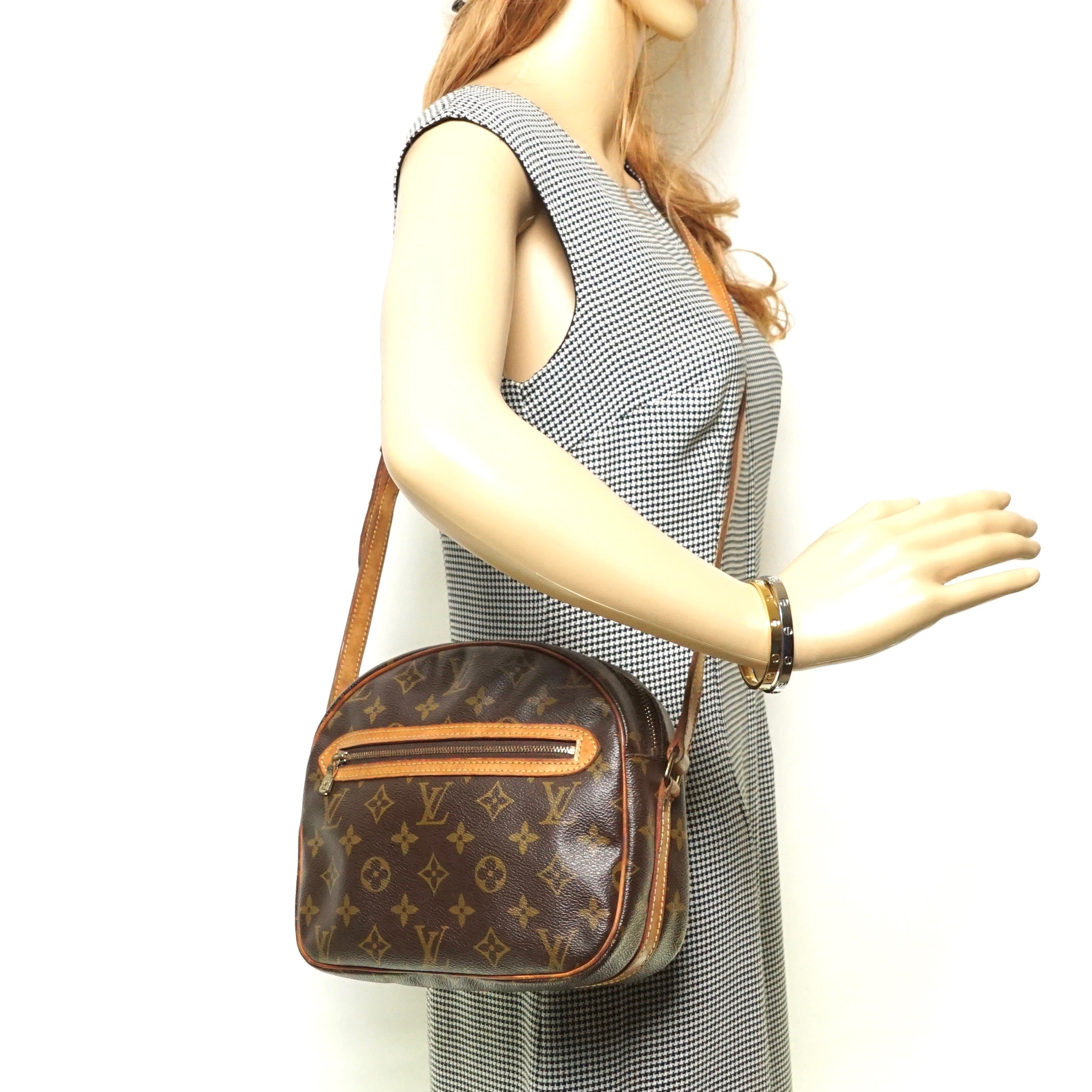 Senlis cloth handbag Louis Vuitton Beige in Cloth - 29506481