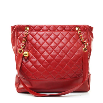 Pre-loved authentic Chanel Quilted Chain Tote Bag Lamb sale at jebwa.