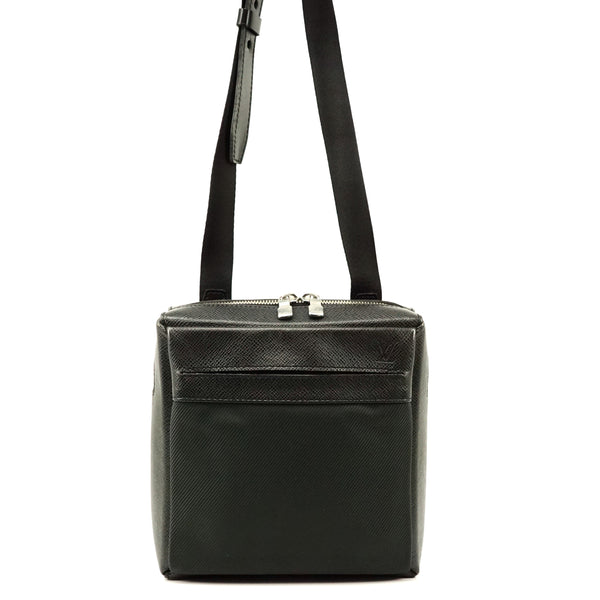 Pre-loved authentic Louis Vuitton Taiga Sayan Green sale at jebwa