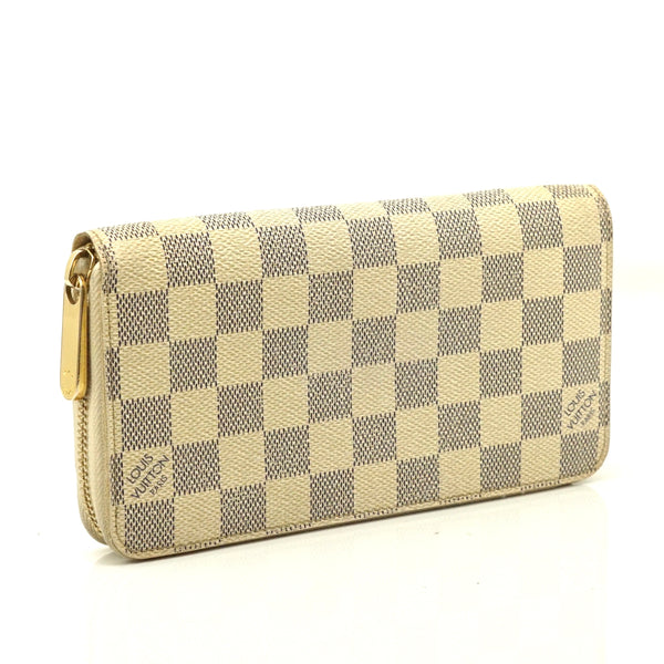 Pre-loved authentic Louis Vuitton Zippy Wallet White sale at jebwa