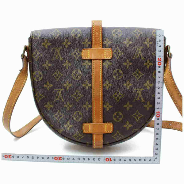 Pre-loved authentic Louis Vuitton Chantilly Gm sale at jebwa.