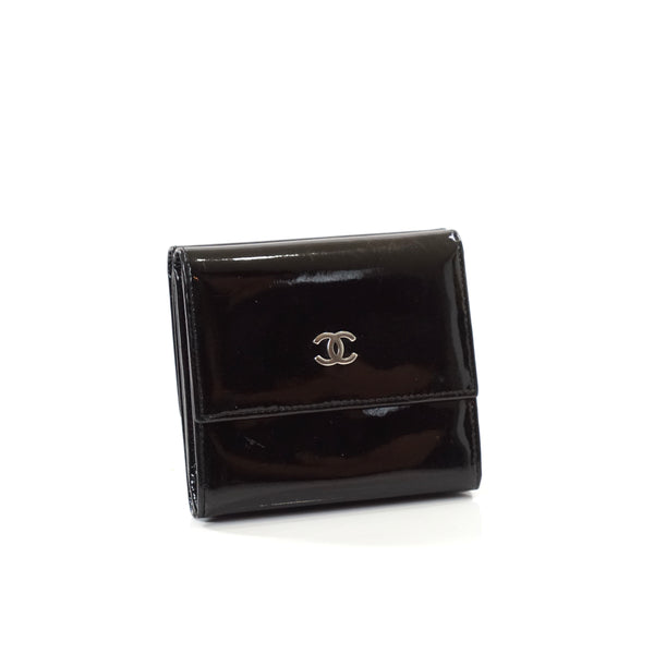 Pre-loved authentic Chanel Wallet Black Enamel sale at jebwa.