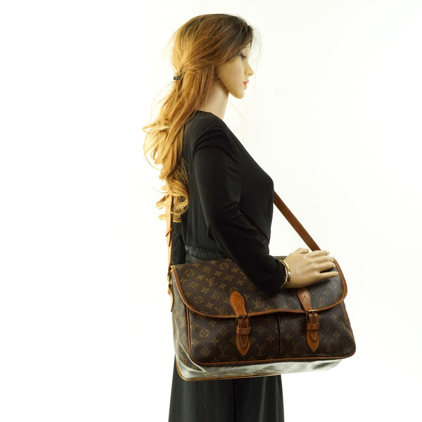 Louis Vuitton Gibeciere Gm