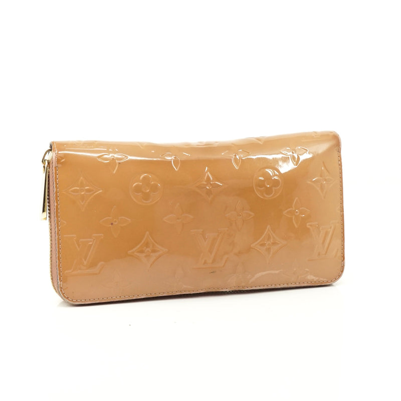 Pre-loved authentic Louis Vuitton Zippy Wallet Light sale at jebwa.