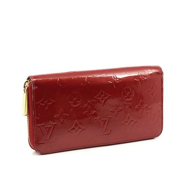 Pre-loved authentic Louis Vuitton Zippy Wallet Red sale at jebwa.