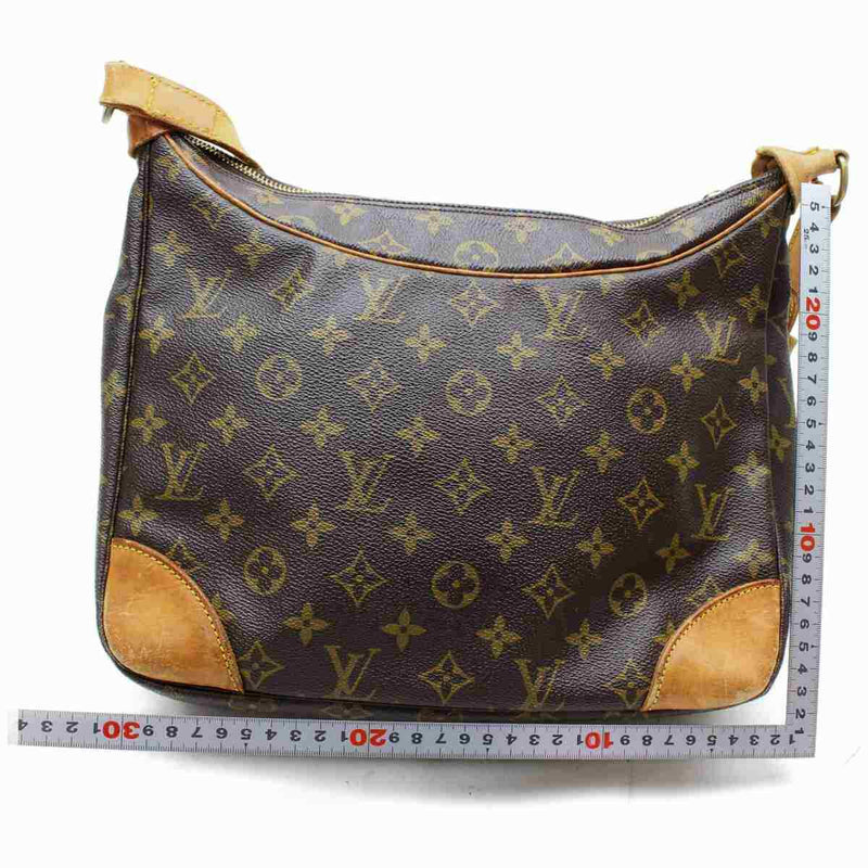 Pre-loved authentic Louis Vuitton Boulogne 30 Crossbody sale at jebwa