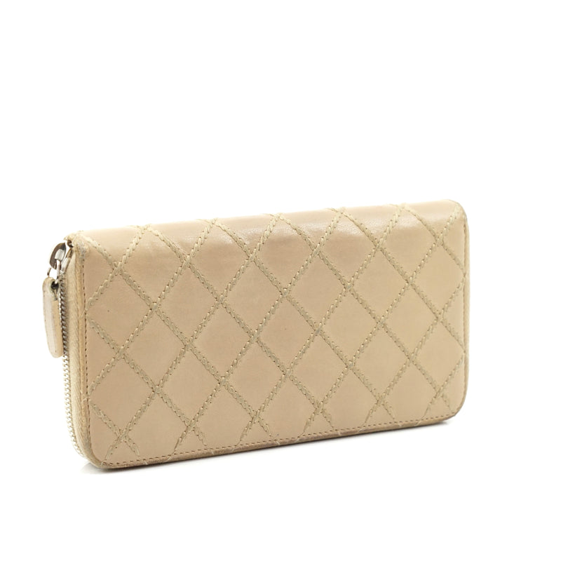 Pre-loved authentic Chanel Zippy Wallet Beige Leather sale at jebwa.