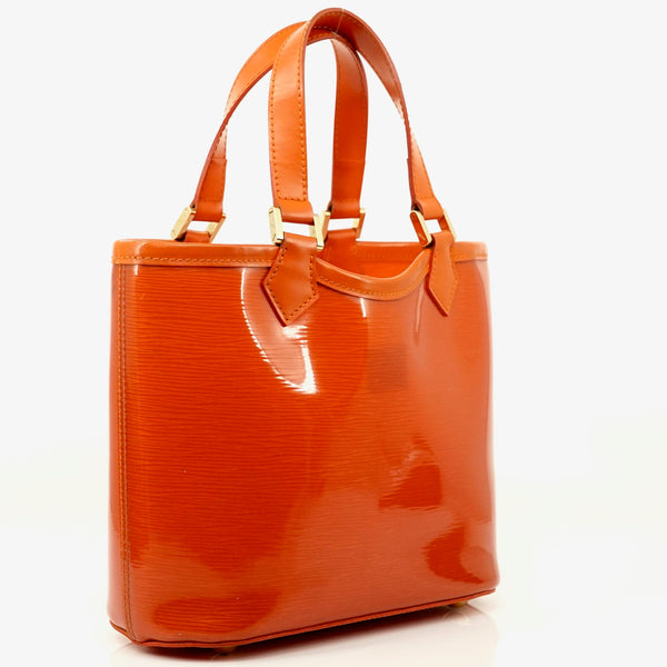 Pre-loved authentic Louis Vuitton Lagoon Bay Mini sale at jebwa