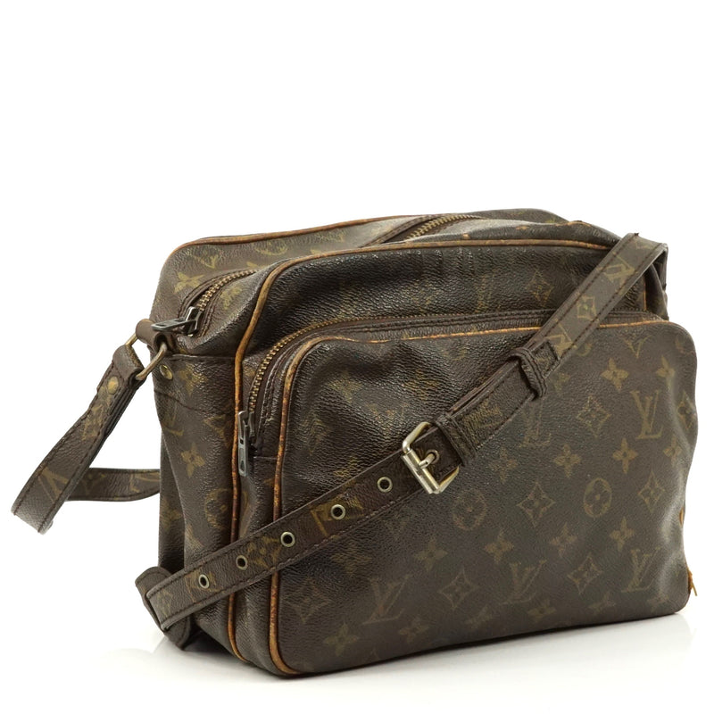 Pre-loved authentic Louis Vuitton Nile Crossbody Bag sale at jebwa