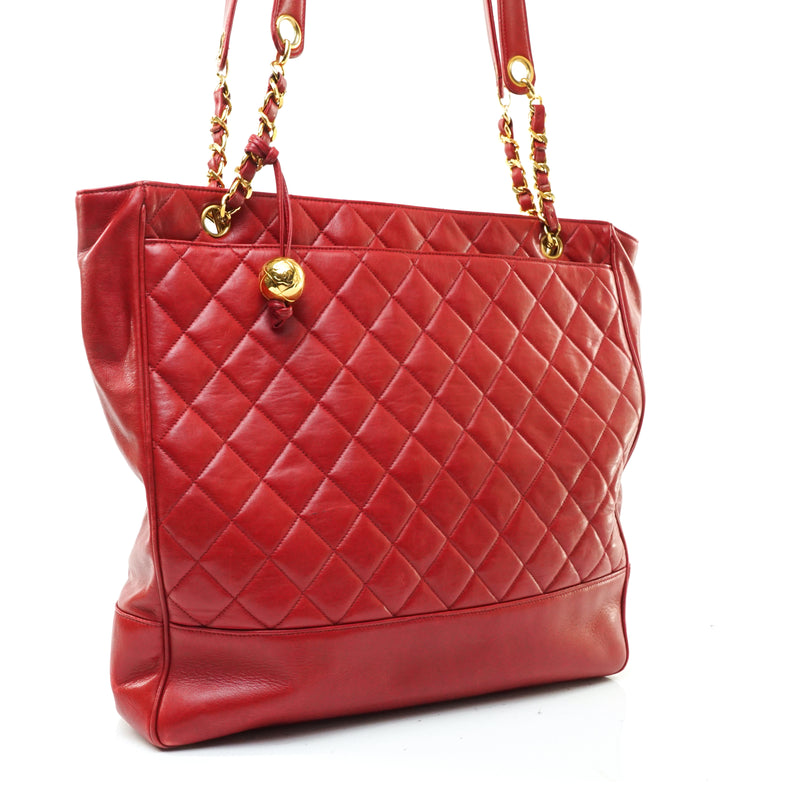 Pre-loved authentic Chanel Quilted Chain Tote Bag Lamb sale at jebwa.