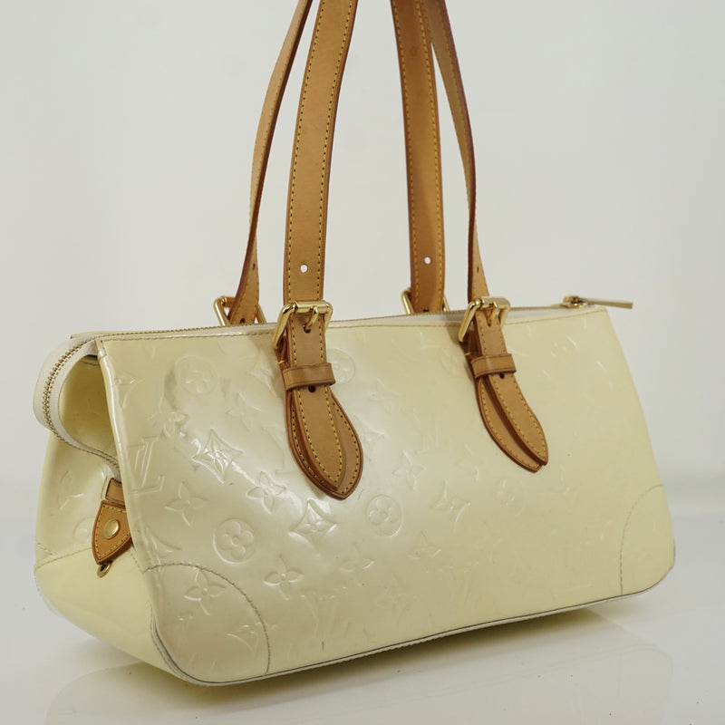 Pre-loved authentic Louis Vuitton Rosewood Auenue sale at jebwa.
