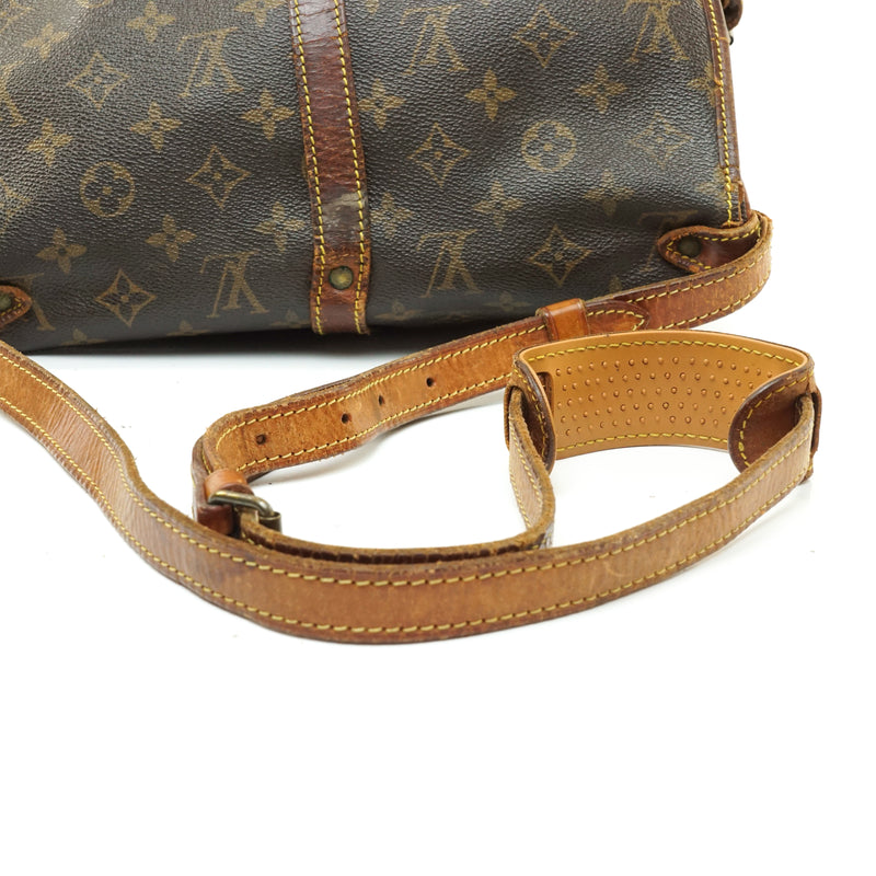 Pre-loved authentic Louis Vuitton Saumur 30 Messenger sale at jebwa.