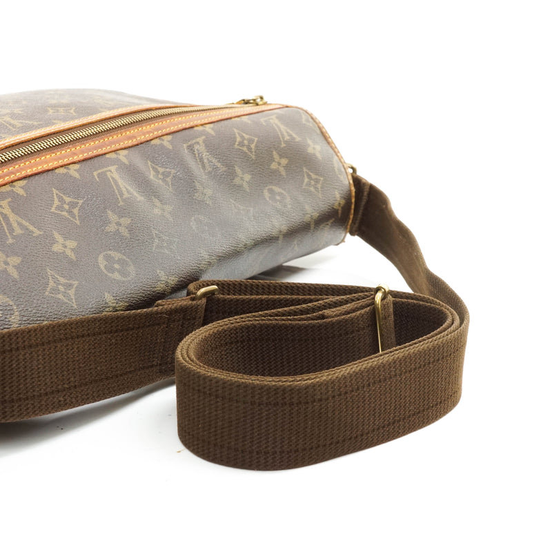 Louis Vuitton Bosphore Gm Crossbody