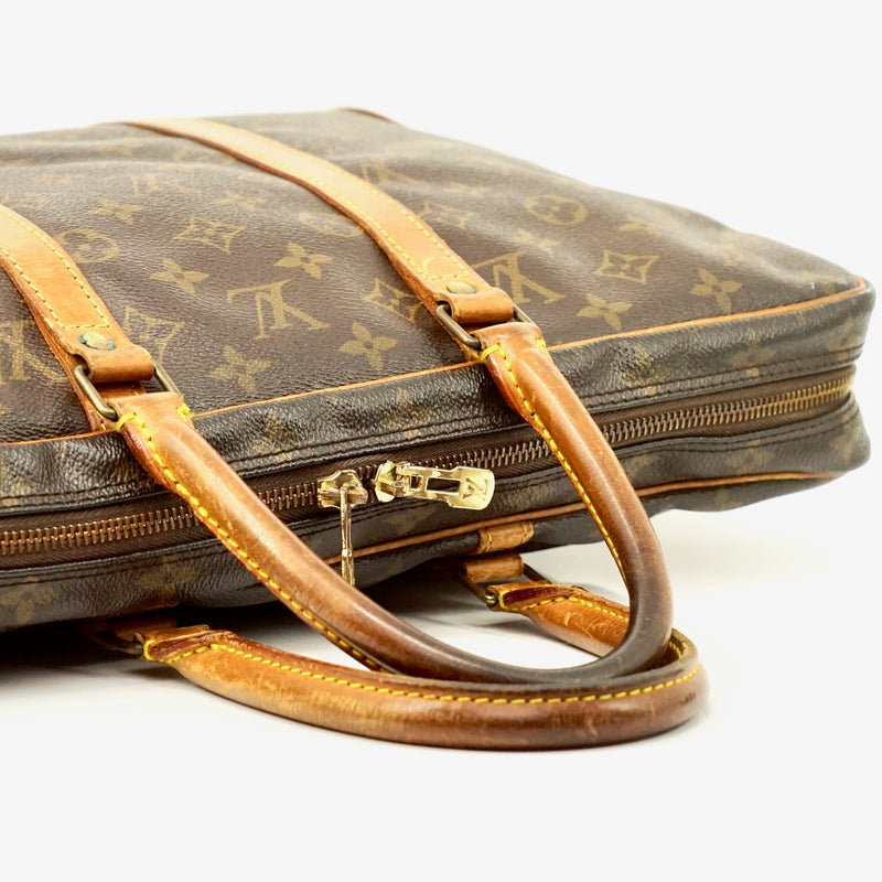 Pre-loved authentic Louis Vuitton Porte Documents sale at jebwa