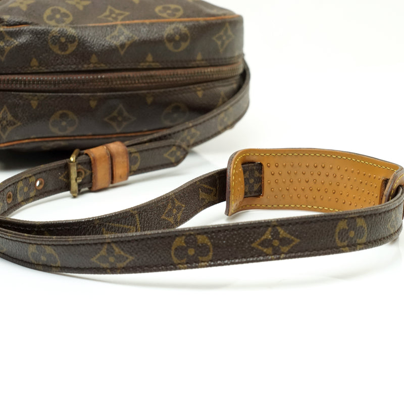Pre-loved authentic Louis Vuitton Danube Gm Crossbody sale at jebwa.