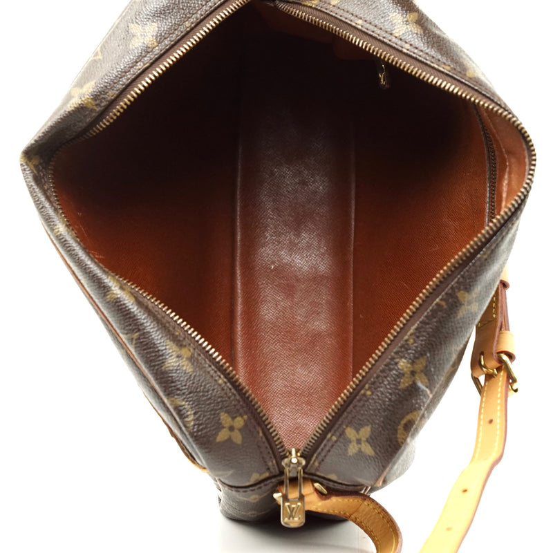 Pre-loved authentic Louis Vuitton Trocadero 30 sale at jebwa