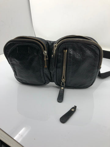 Pre-loved authentic Gucci Waist Pouch Black Leather sale at jebwa