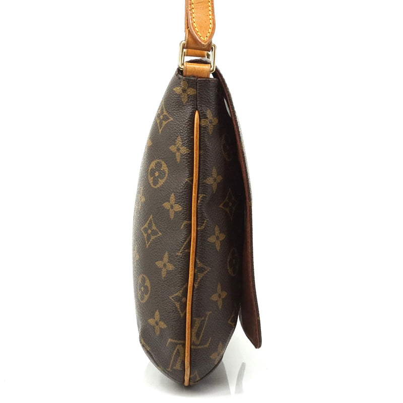 Pre-loved authentic Louis Vuitton Musette Salsa sale at jebwa