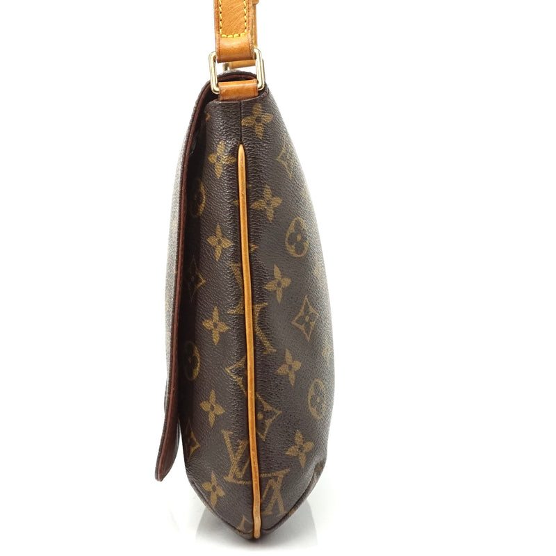 Pre-loved authentic Louis Vuitton Musette Salsa sale at jebwa