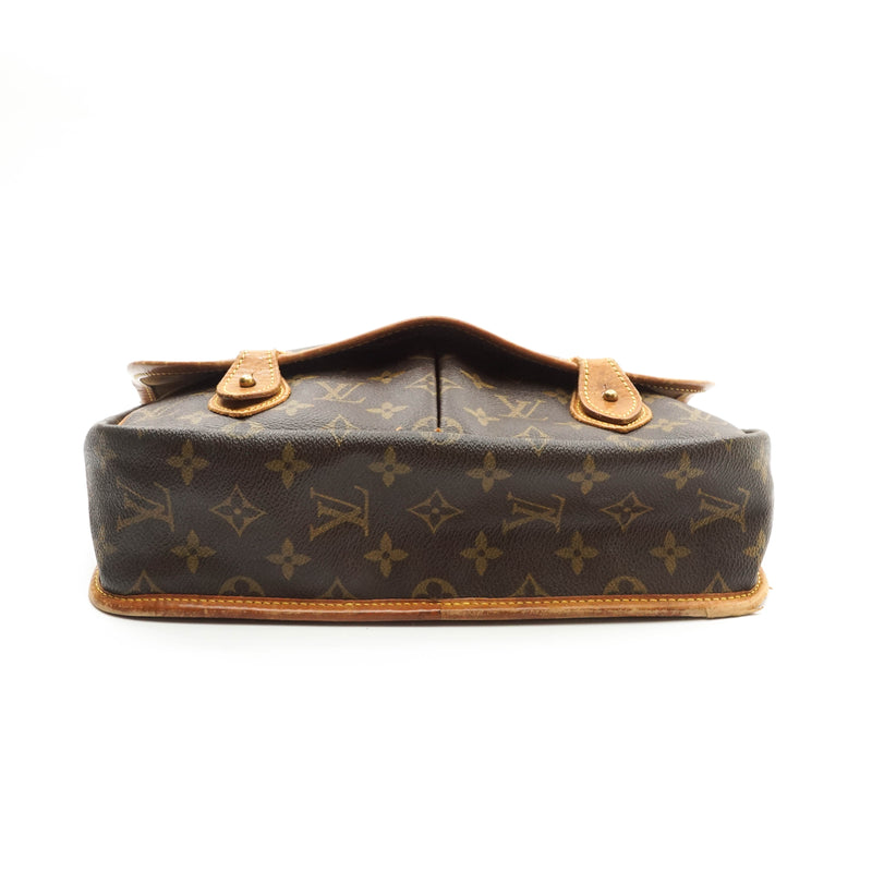 Louis Vuitton Monogram Sac Gibeciere MM Crossbody Bag at 1stDibs