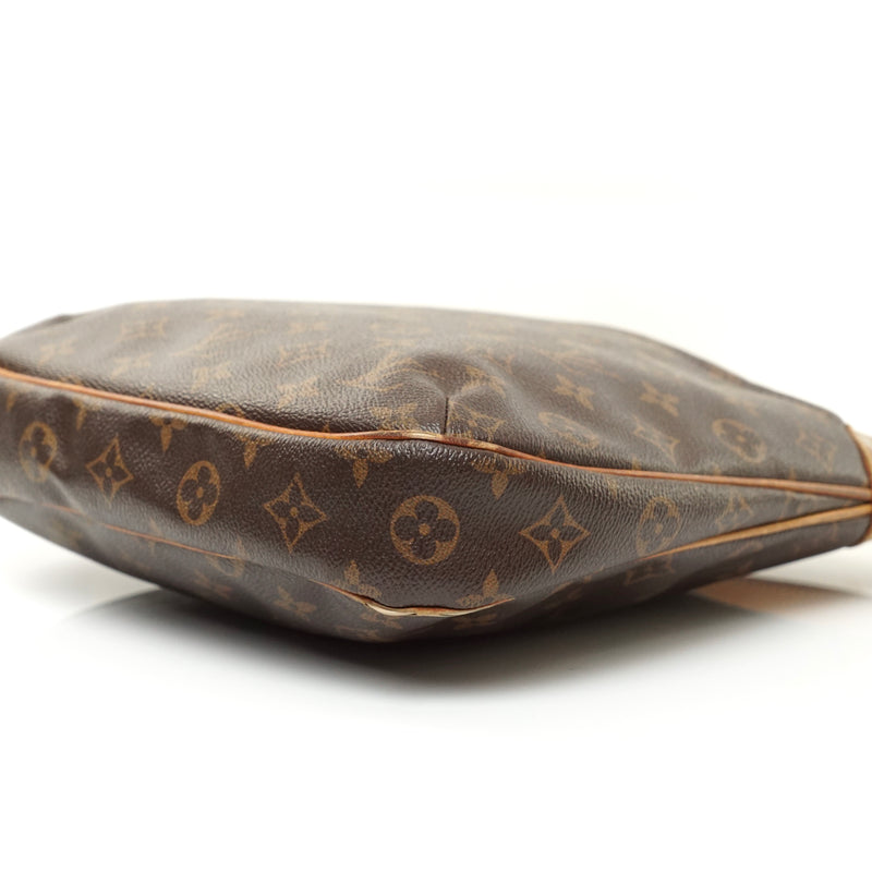 Pre-loved authentic Louis Vuitton Odeon Pm Bag sale at jebwa