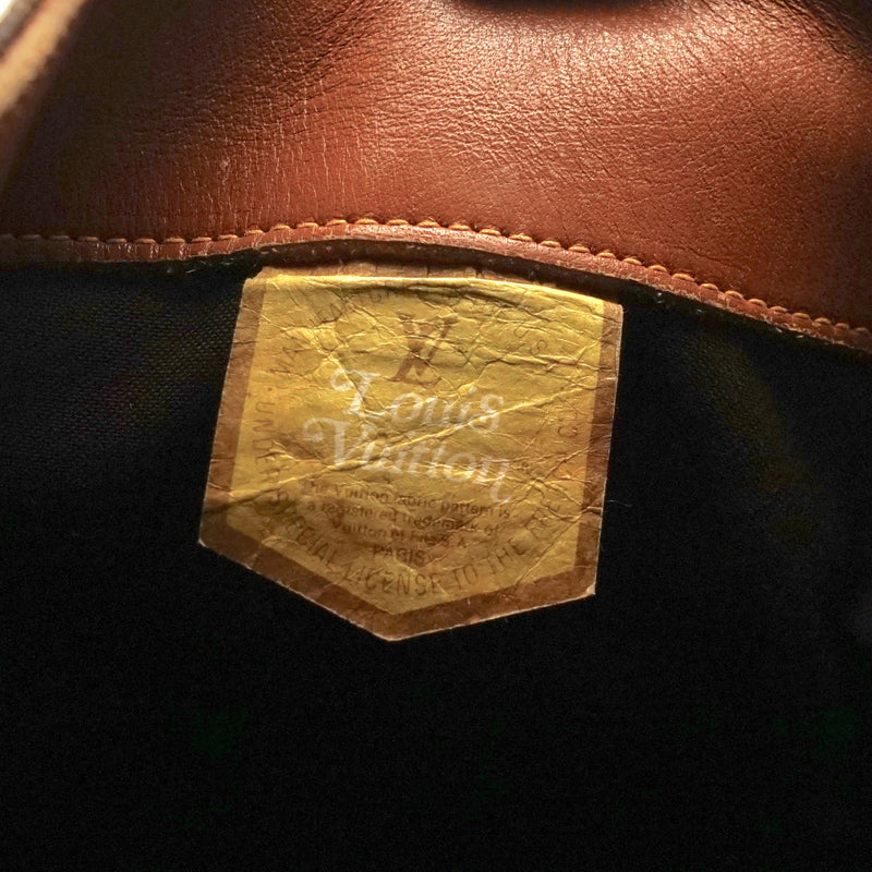 Pre-loved authentic Louis Vuitton Bucket Pm Shoulder sale at jebwa