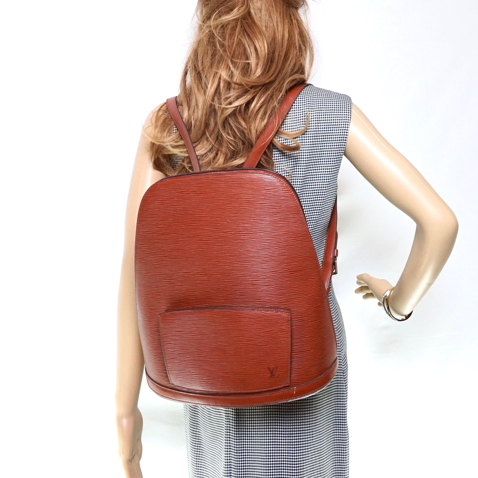 Louis Vuitton Gobelins Backpack Epi display picture 3