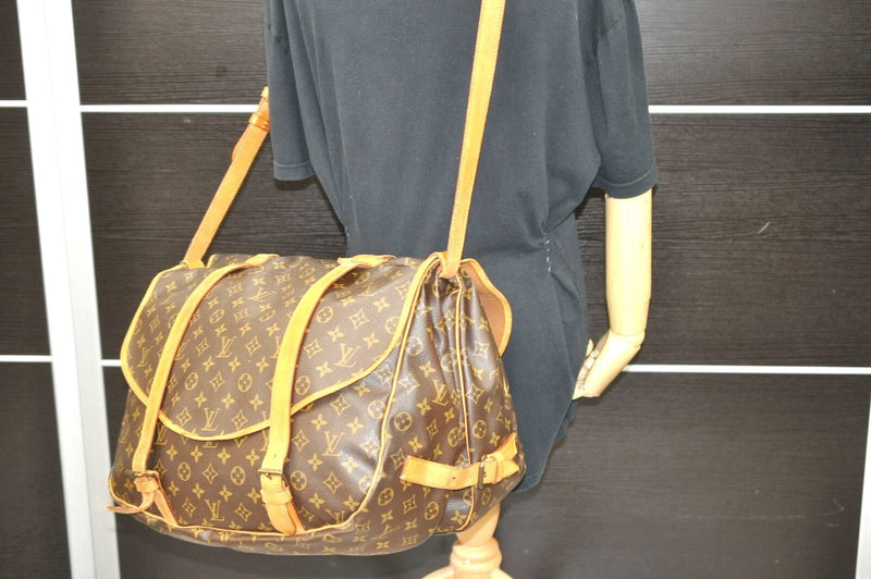 Louis Vuitton Saumur 43 Crossbody