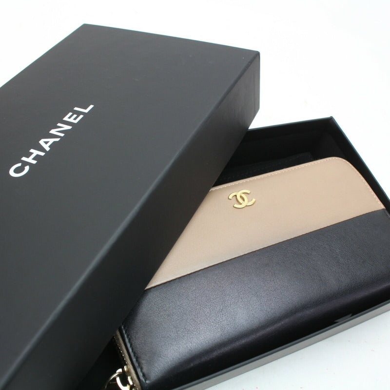 Pre-loved authentic Chanel Zippy Wallet Beige Leather sale at jebwa