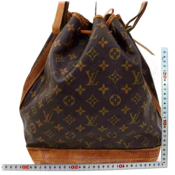 Pre-loved authentic Louis Vuitton Noe Shoulder Bag sale at jebwa