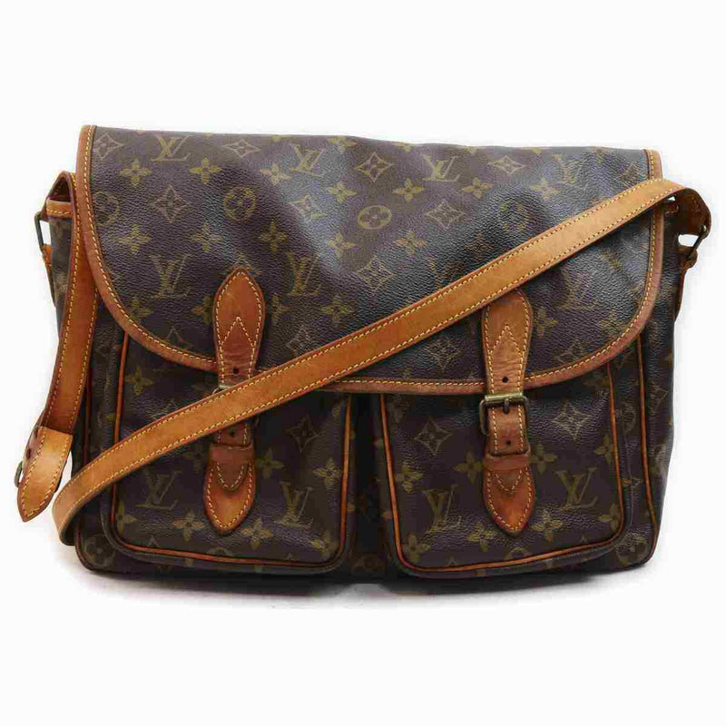 Pre-loved authentic Louis Vuitton Sac Bazas Crossbody sale at jebwa