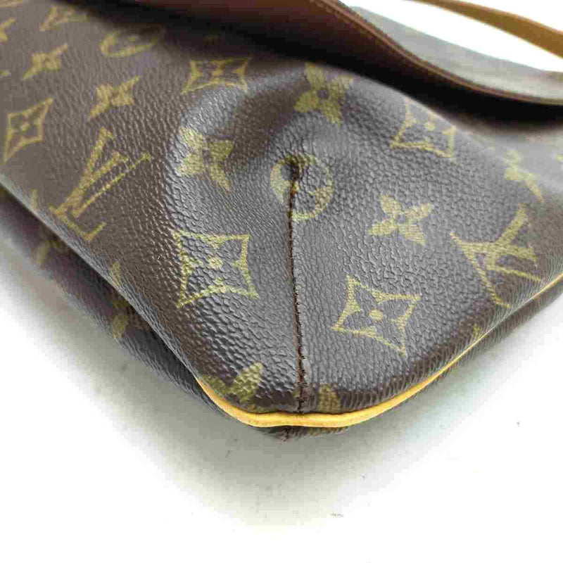 Pre-loved authentic Louis Vuitton Musette Crossbody Bag sale at jebwa