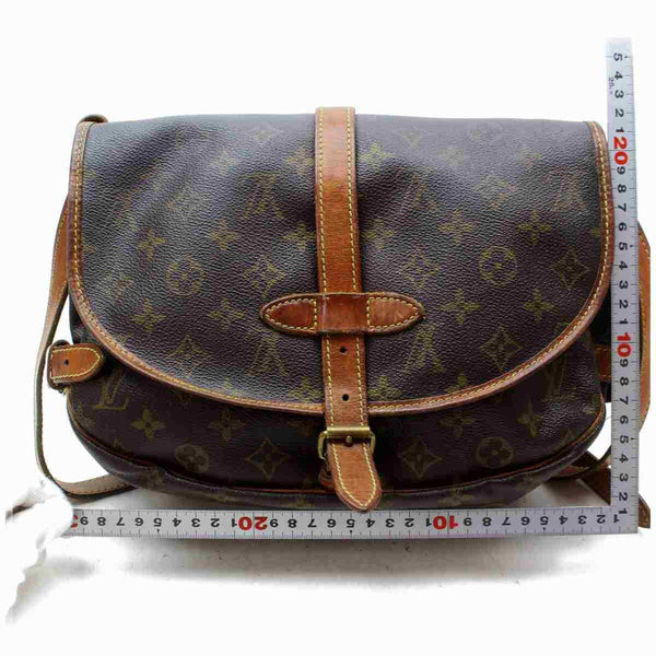 Pre-loved authentic Louis Vuitton Saumur 30 Crossbody sale at jebwa.